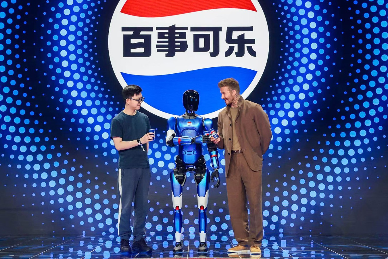 星空游戏机器人携手百事中国共创“百事蓝宝” 共燃渴望新章